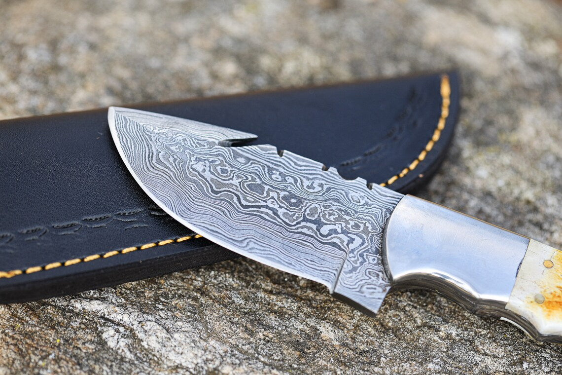 Skinner Knife Handmade Damascus Steel