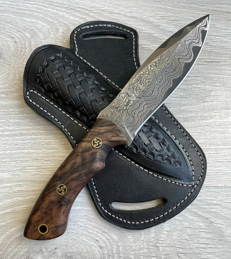 REAL DAMASCUS Hunting Knife & Walnut Wood Handle- 150 Layers - Blacksmith Made - Camping Knife - Damascus Steel Knife